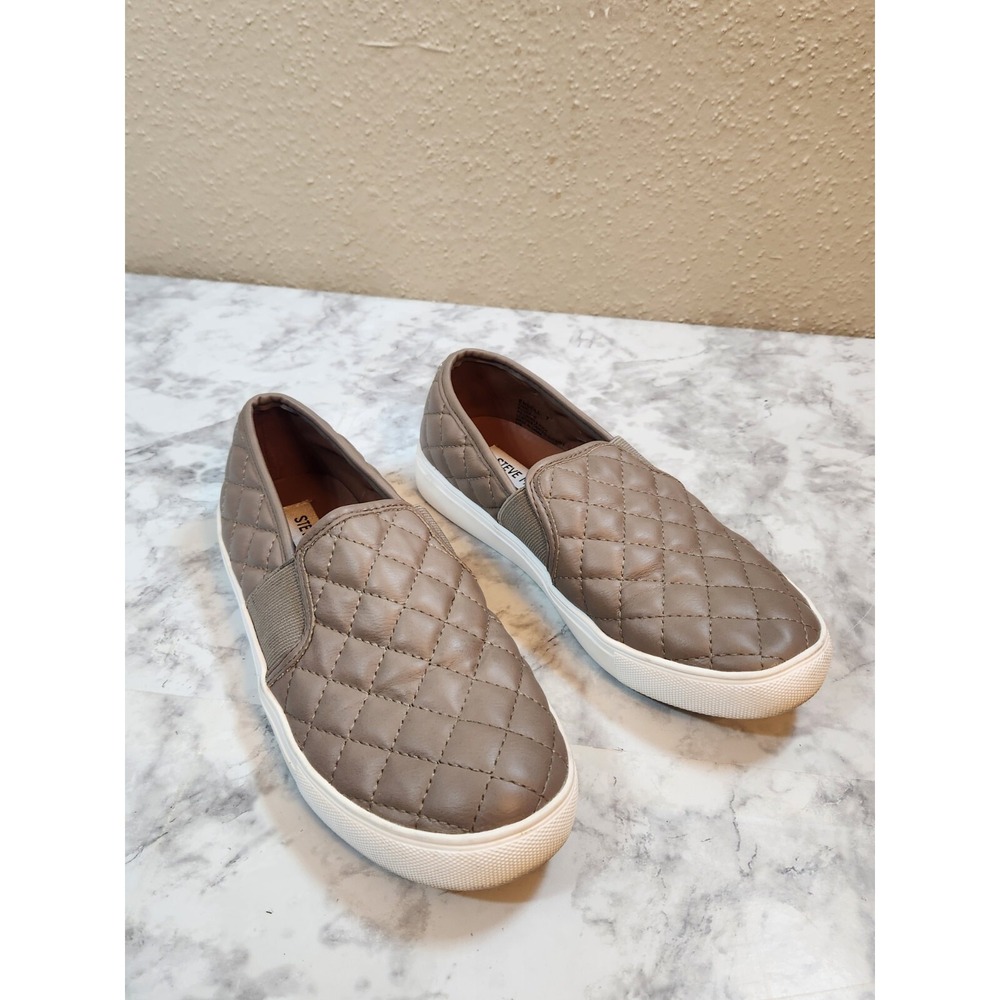 Steve Madden Womens 7‎ Taupe Endell Quilted Slip On Sneakers Platform Flat Shoe